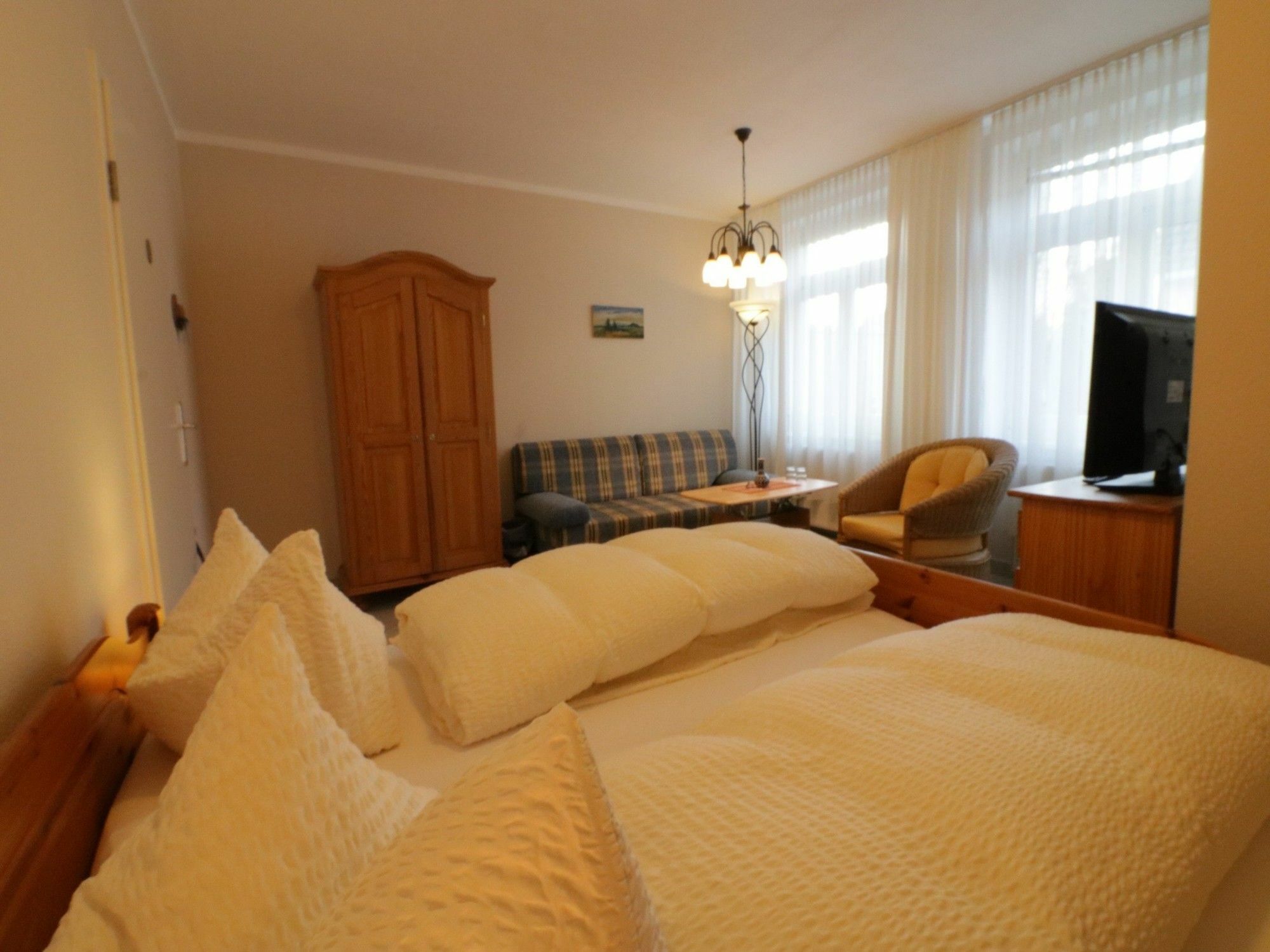 Apartments Und Zimmer Gaestehaus Matthias Dresden Ngoại thất bức ảnh
